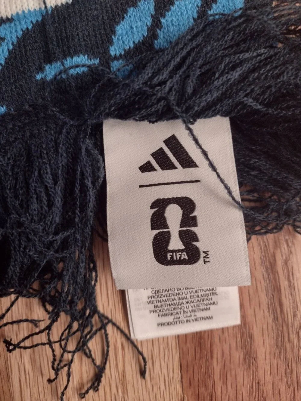 NWT FIFA World Cup 26 Scarf, Quaker branded, very heavy/thick and warm